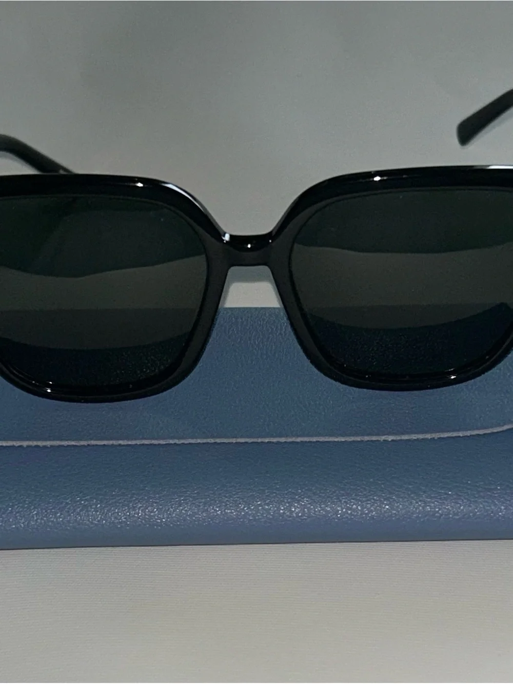 Black polarized Women's Sunglasses Rectangular Frame. J Mcglaughlin Aylin